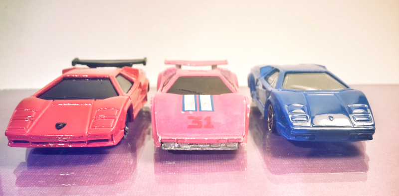 Illustration for article titled Lamborghini Countach: Hot Wheels vs Maisto (Diecast Review)